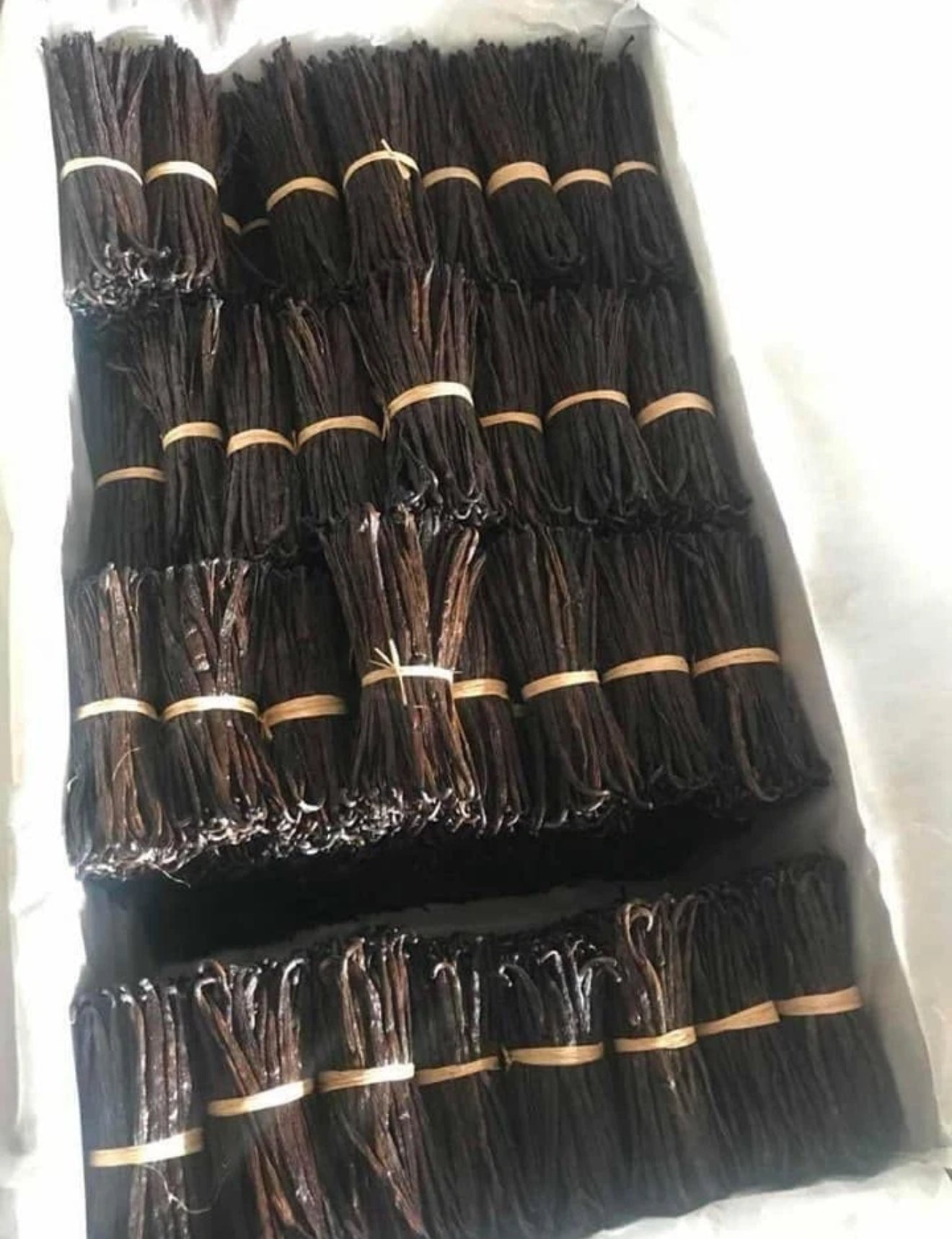 Organic Madagascar Vanilla Beans. Whole Grade A Vanilla Pods for Vanilla Extract and Baking Fresh Bourbon beans for cooking 4-6inches in length Premium grade . Imported from Madagascar