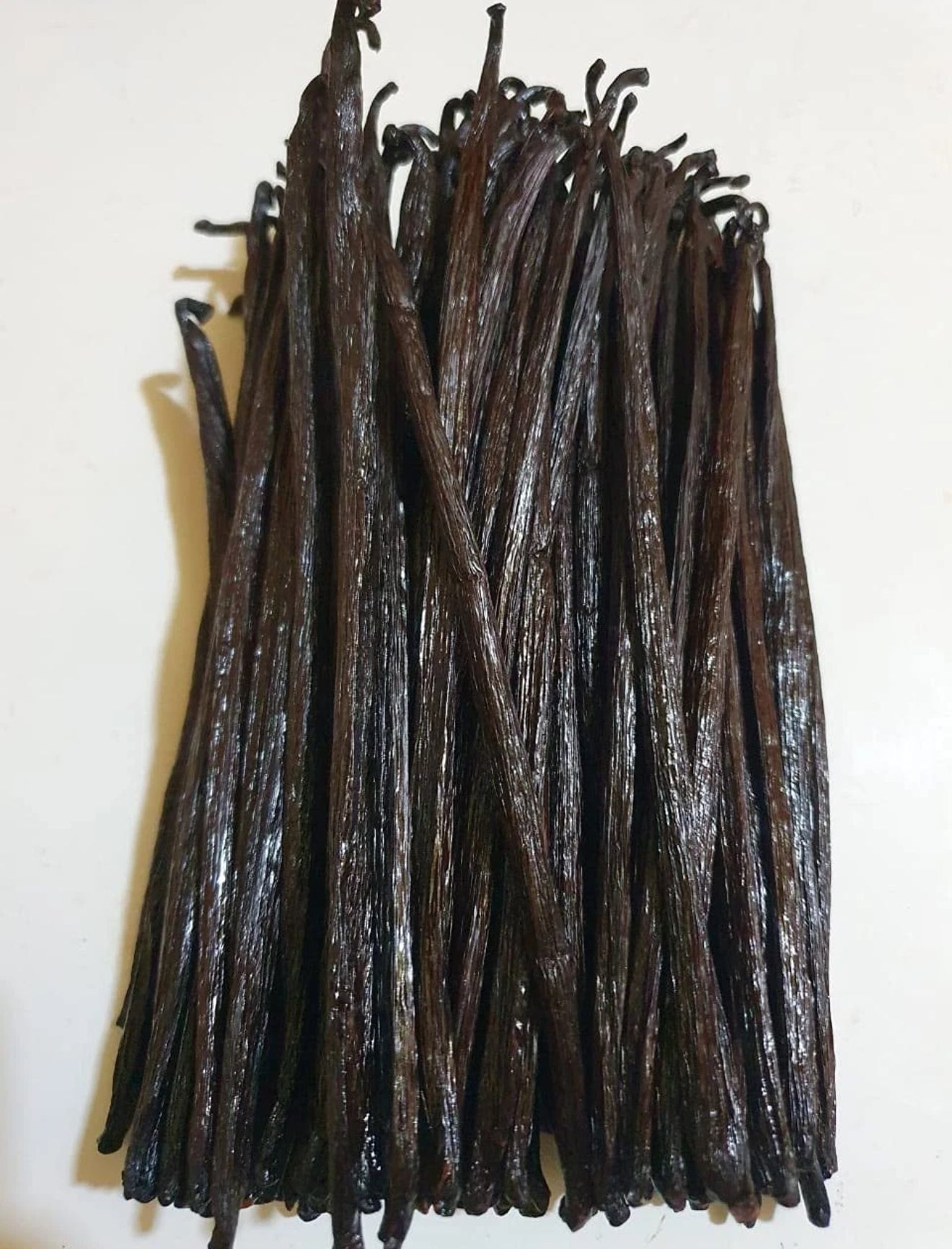 Organic Madagascar Vanilla Beans. Whole Grade A Vanilla Pods for Vanilla Extract and Baking Fresh Bourbon beans for cooking 4-6inches in length Premium grade . Imported from Madagascar